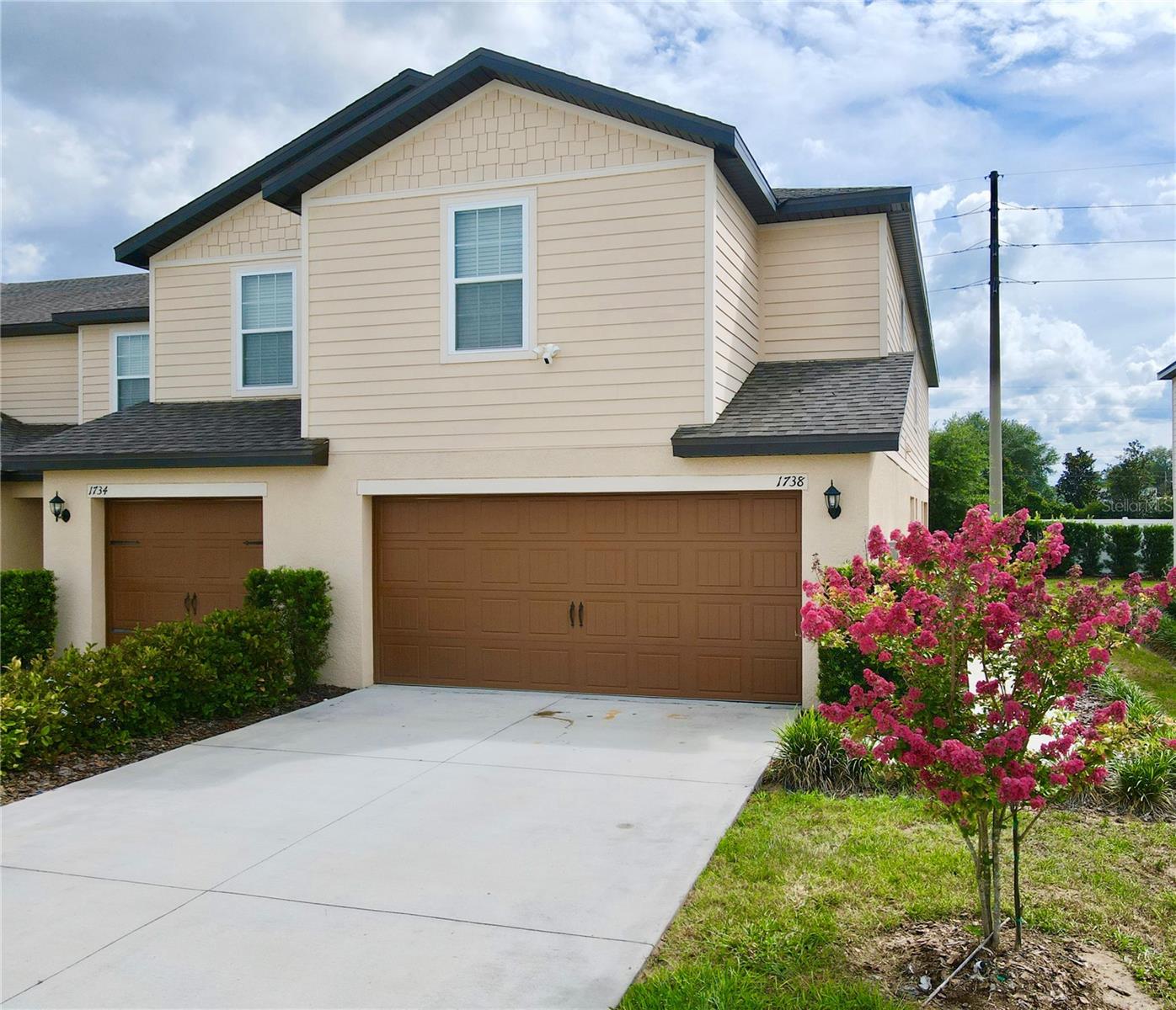 The open-concept layout and spacious bedrooms with walk-in closets are just a few features that make this home a must-see. Move-in ready, this two-story oasis. Each upstairs bedroom boasts its own walk-in closet with ample storage space. The secluded primary bedroom features its own full bathroom with double sinks. The bonus flex room on the second floor is available to transform into a home office, game room, spare bedroom, or anything you wish! With the added convenience of upstairs laundry, this home offers functionality.  Owners in this community enjoy the community picnic pavilion, playground, and dog park. Only a short drive from downtown Tavares, where you’ll enjoy scenic lakes, boutique shops, diverse restaurants, and events in America’s Seaplane Capital. YOUR HOME SEARCH STOPS HERE. Schedule a showing today!