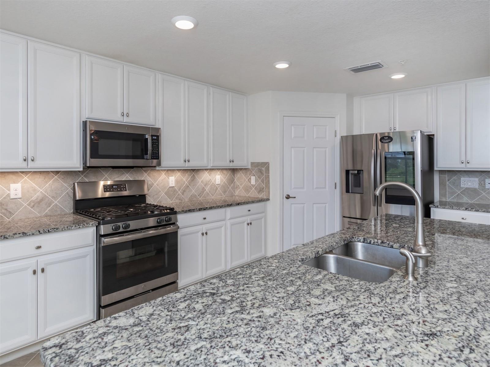 COACH HOMES III AT LAKEWOOD NATIONAL - Residential