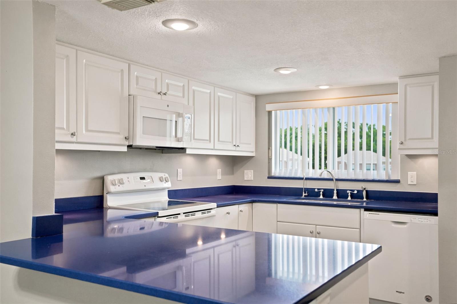 LAKE TARPON SAIL & TENNIS CLUB - Residential