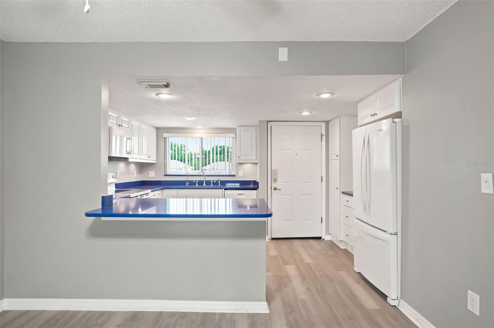 LAKE TARPON SAIL & TENNIS CLUB - Residential
