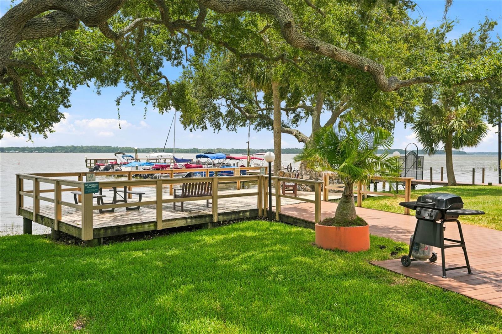LAKE TARPON SAIL & TENNIS CLUB - Residential