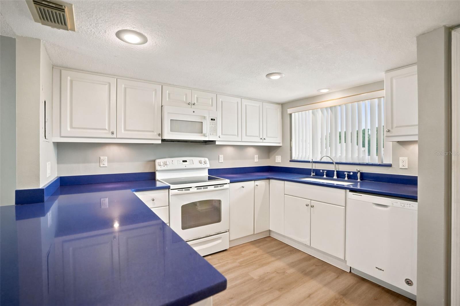 LAKE TARPON SAIL & TENNIS CLUB - Residential