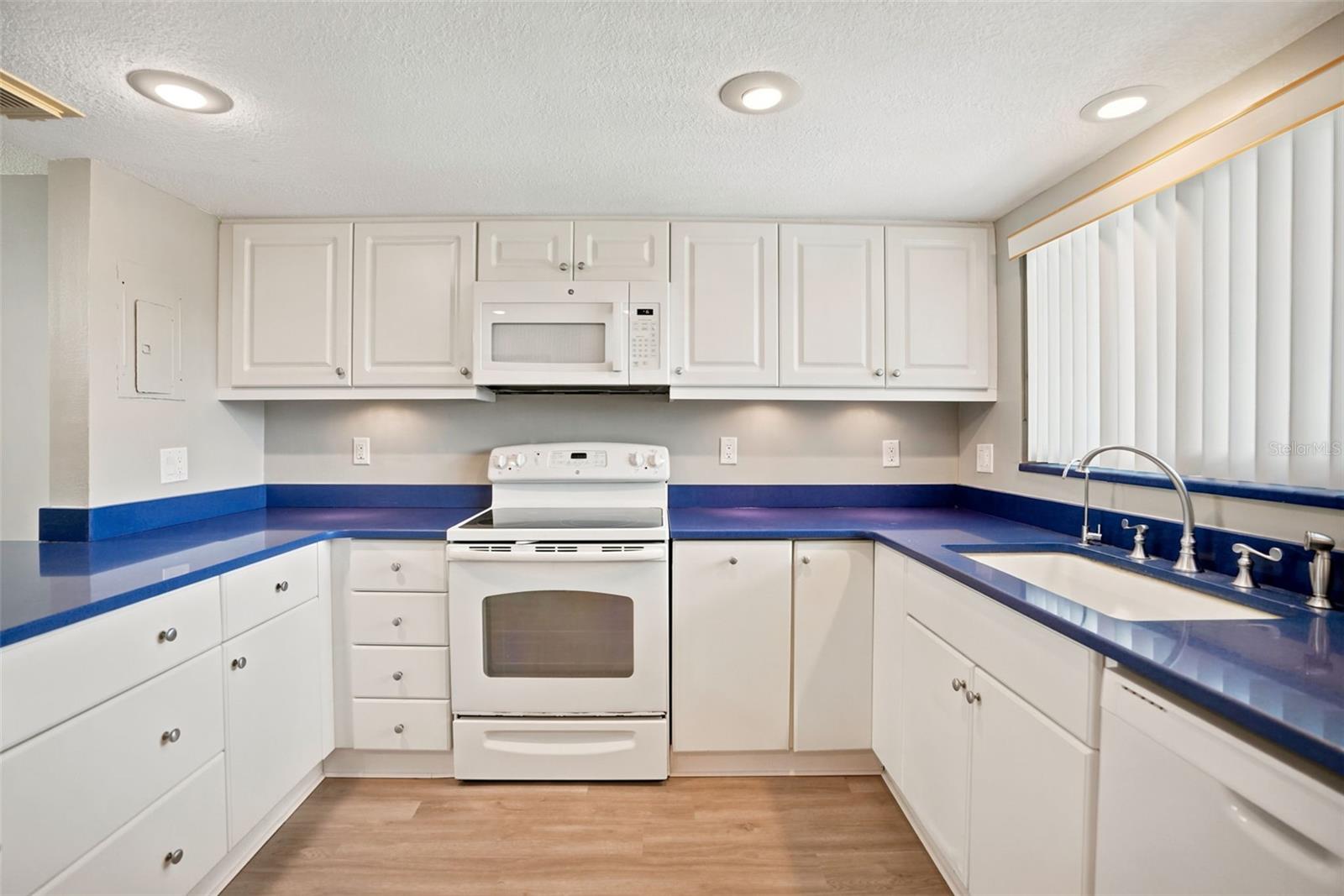 LAKE TARPON SAIL & TENNIS CLUB - Residential