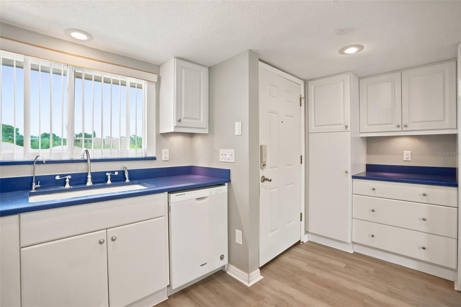LAKE TARPON SAIL & TENNIS CLUB - Residential