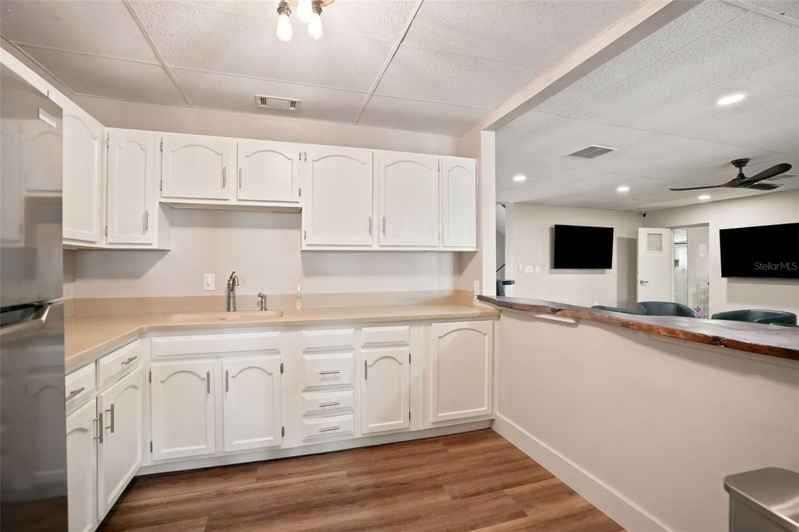 LAKE TARPON SAIL & TENNIS CLUB - Residential
