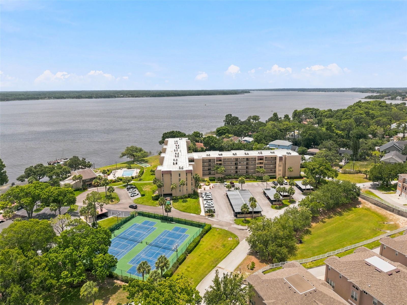 LAKE TARPON SAIL & TENNIS CLUB - Residential