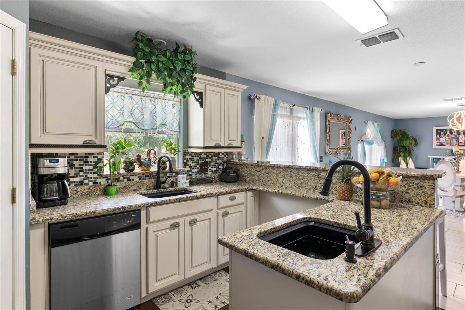 LAKE MEADOWS - Residential