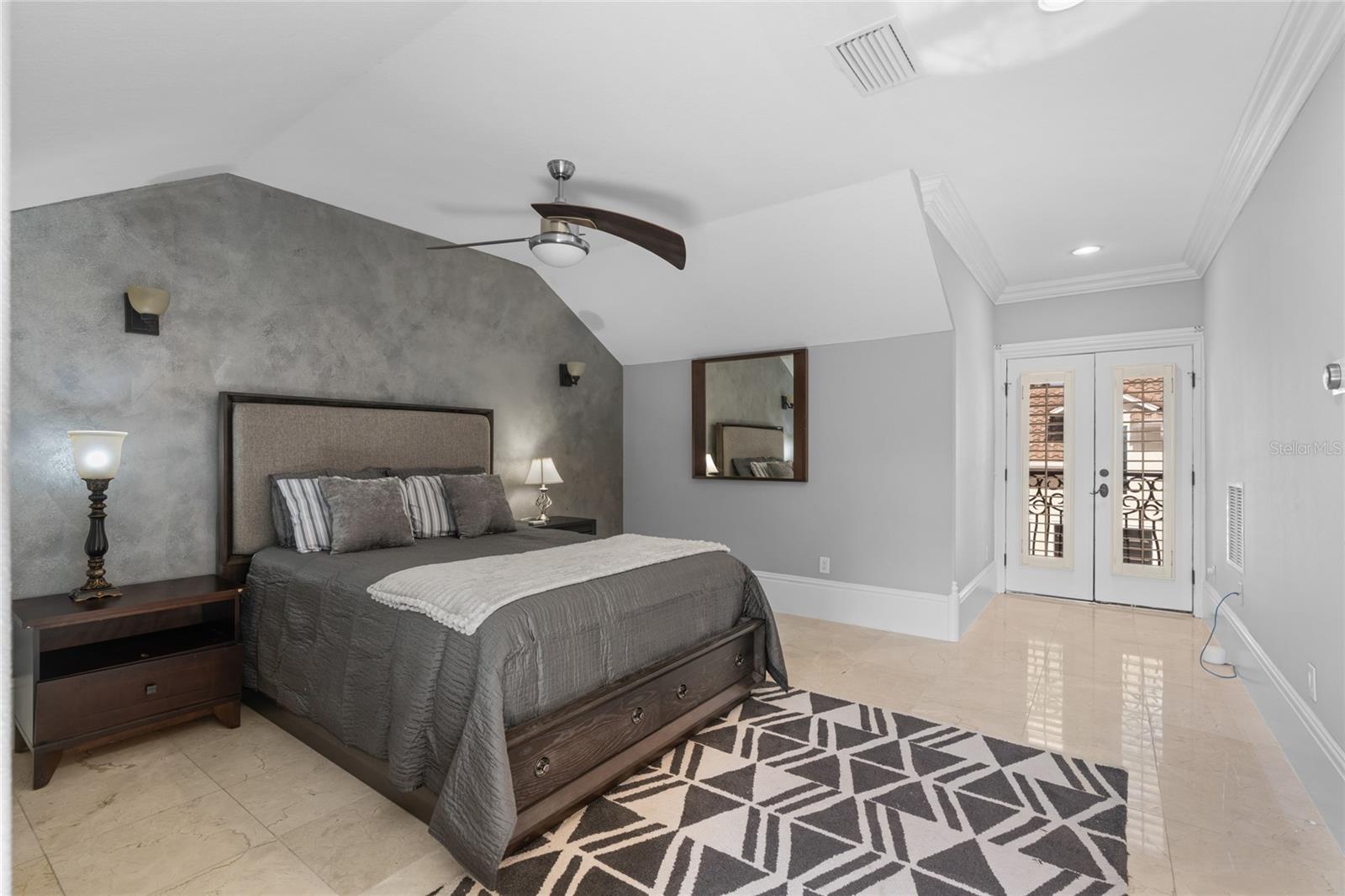 SOUTH POINT - Residential