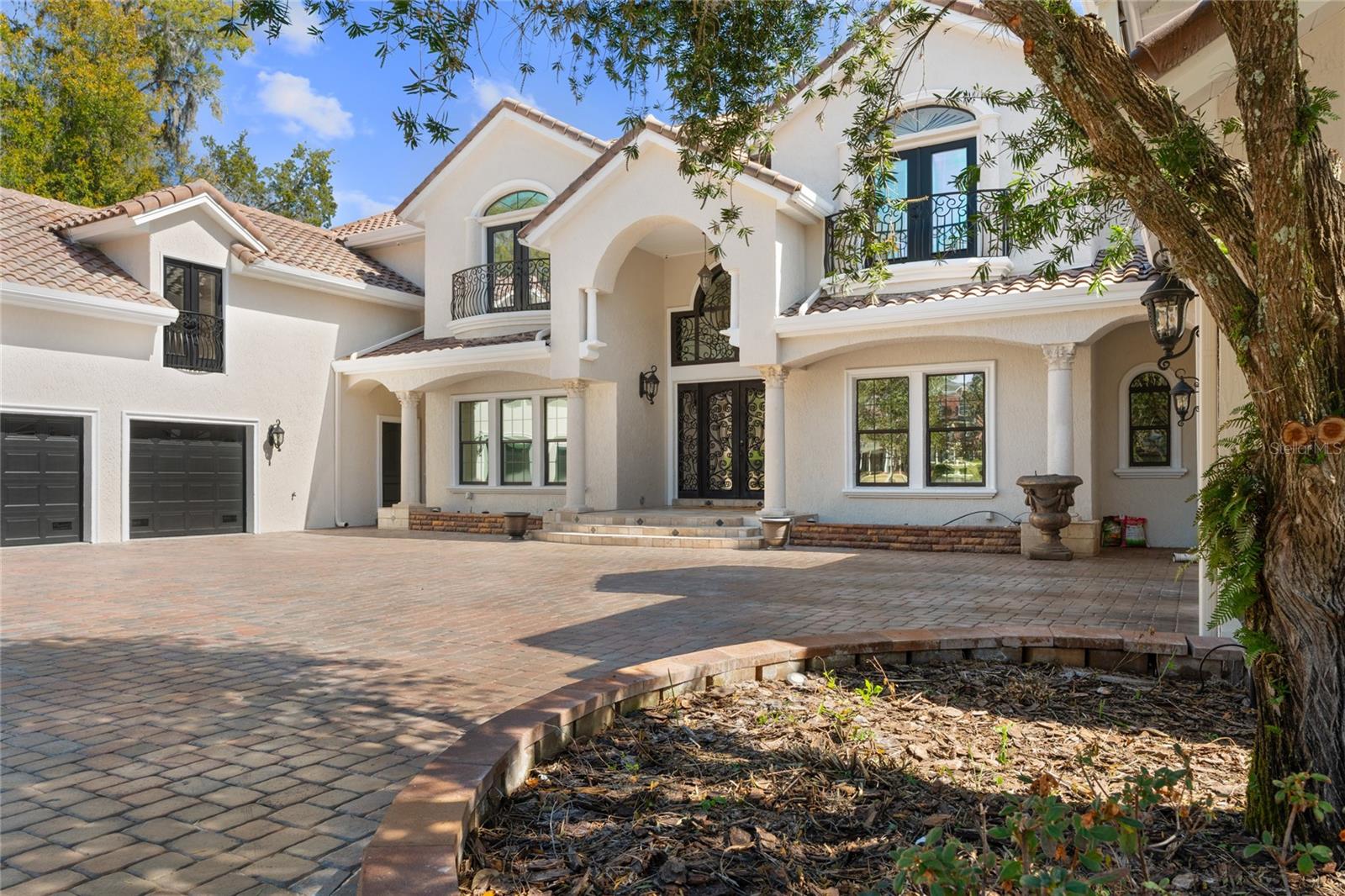 SOUTH POINT - Residential