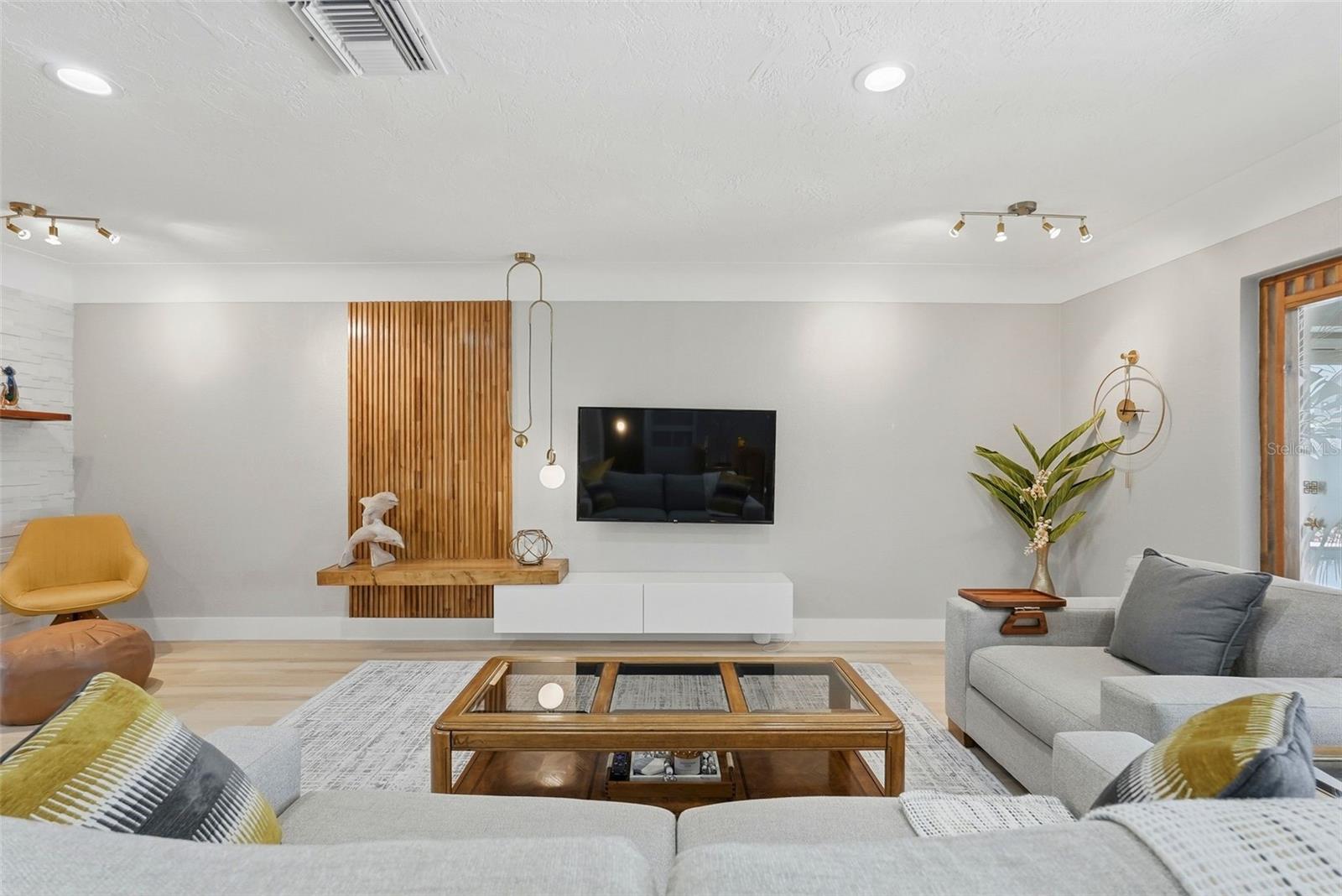 VENETIAN ISLES - Residential Lease