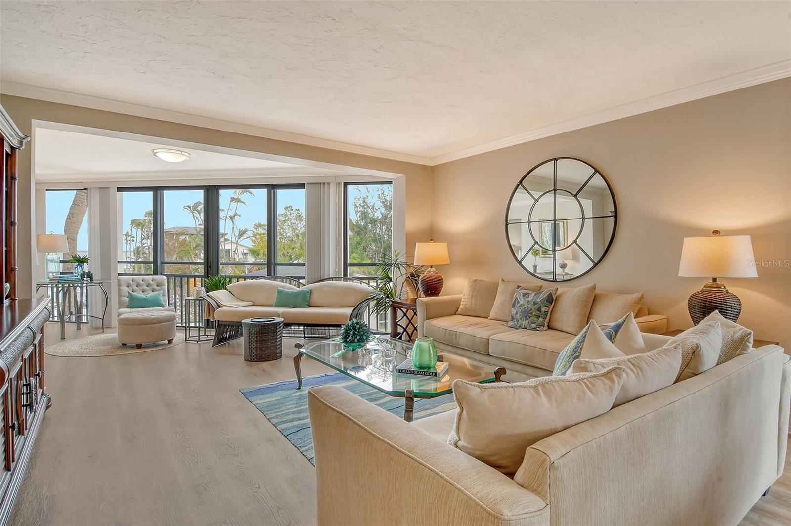 BAY HARBOUR APTS - Residential