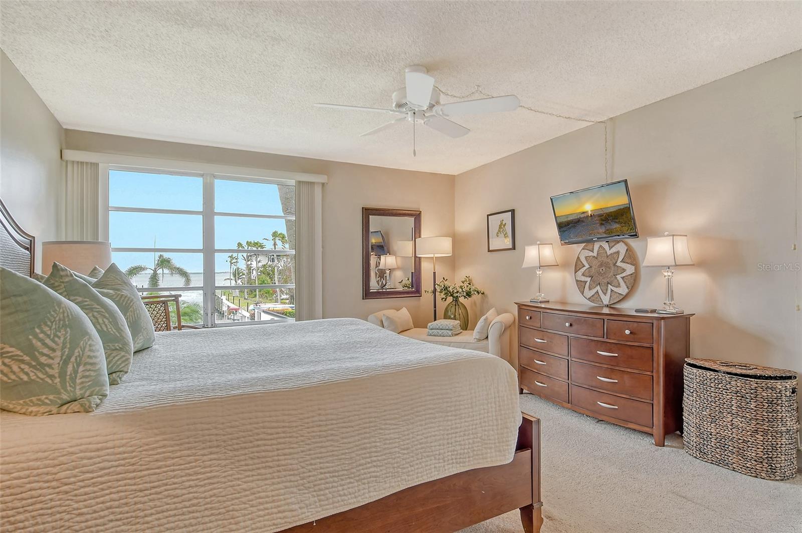 BAY HARBOUR APTS - Residential