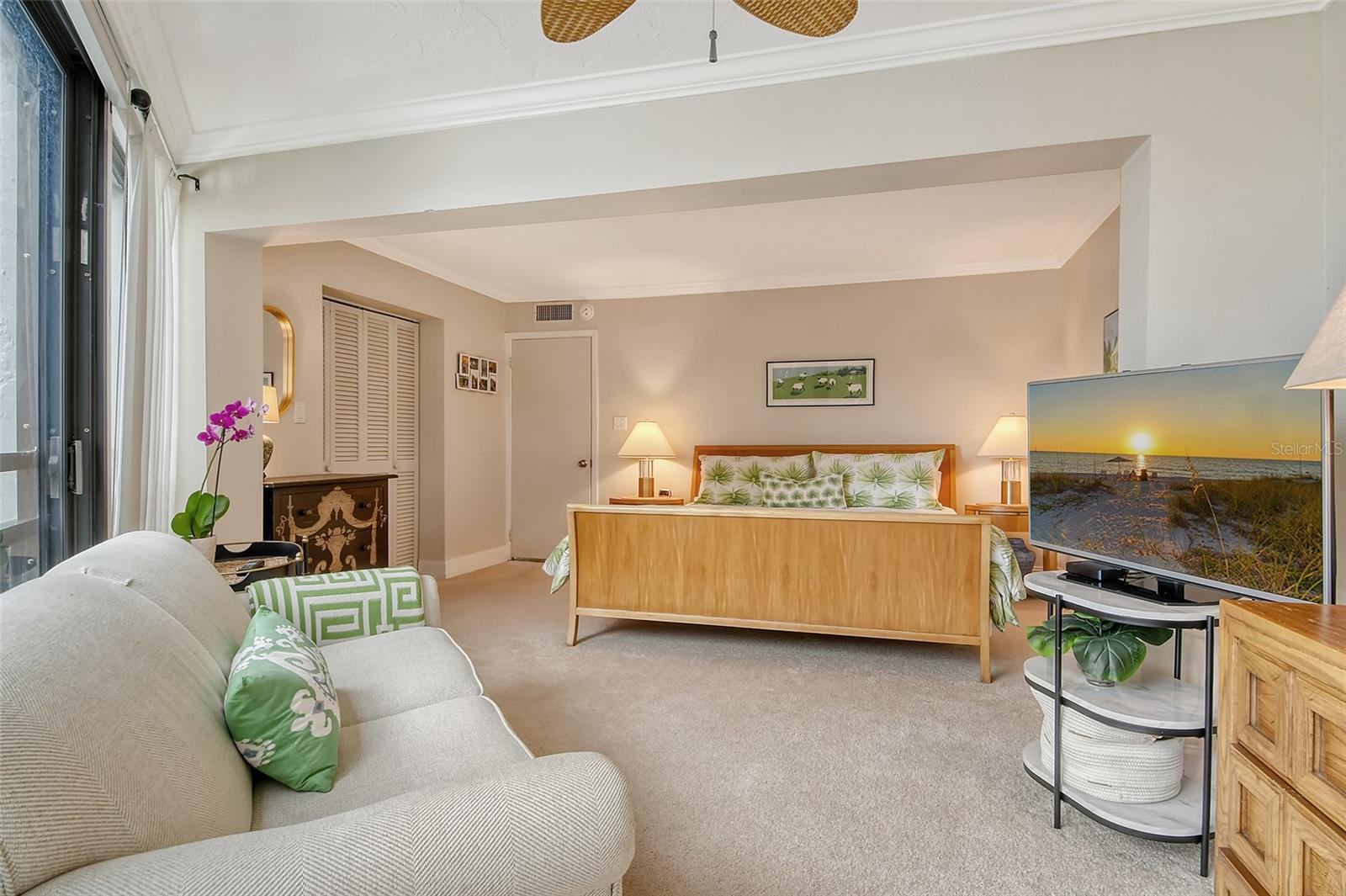 BAY HARBOUR APTS - Residential