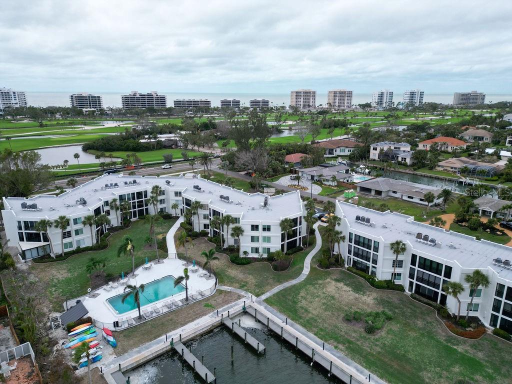BAY HARBOUR APTS - Residential