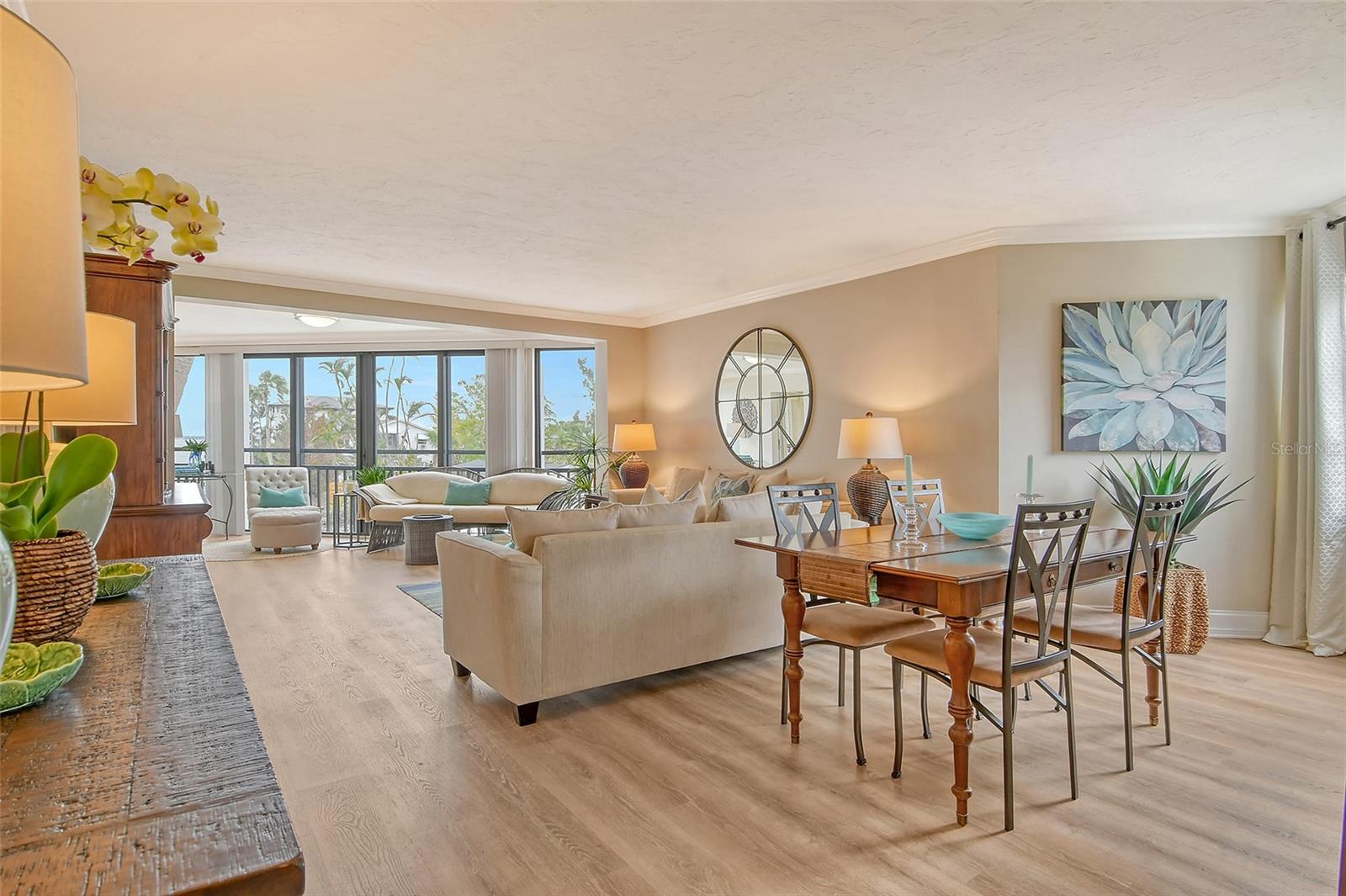 BAY HARBOUR APTS - Residential