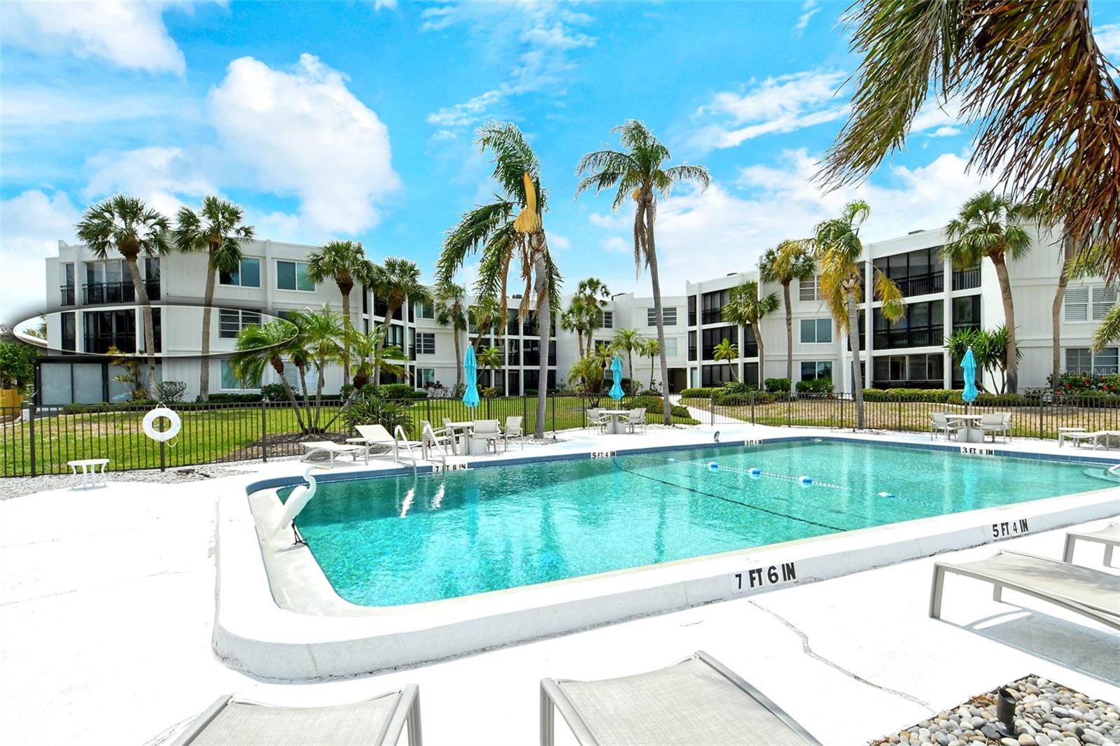 BAY HARBOUR APTS - Residential