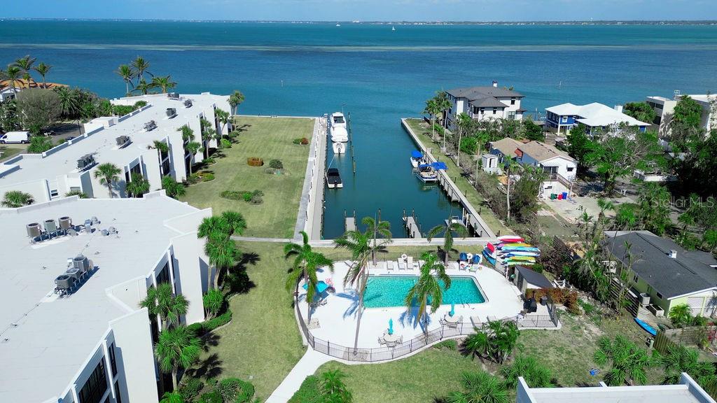BAY HARBOUR APTS - Residential