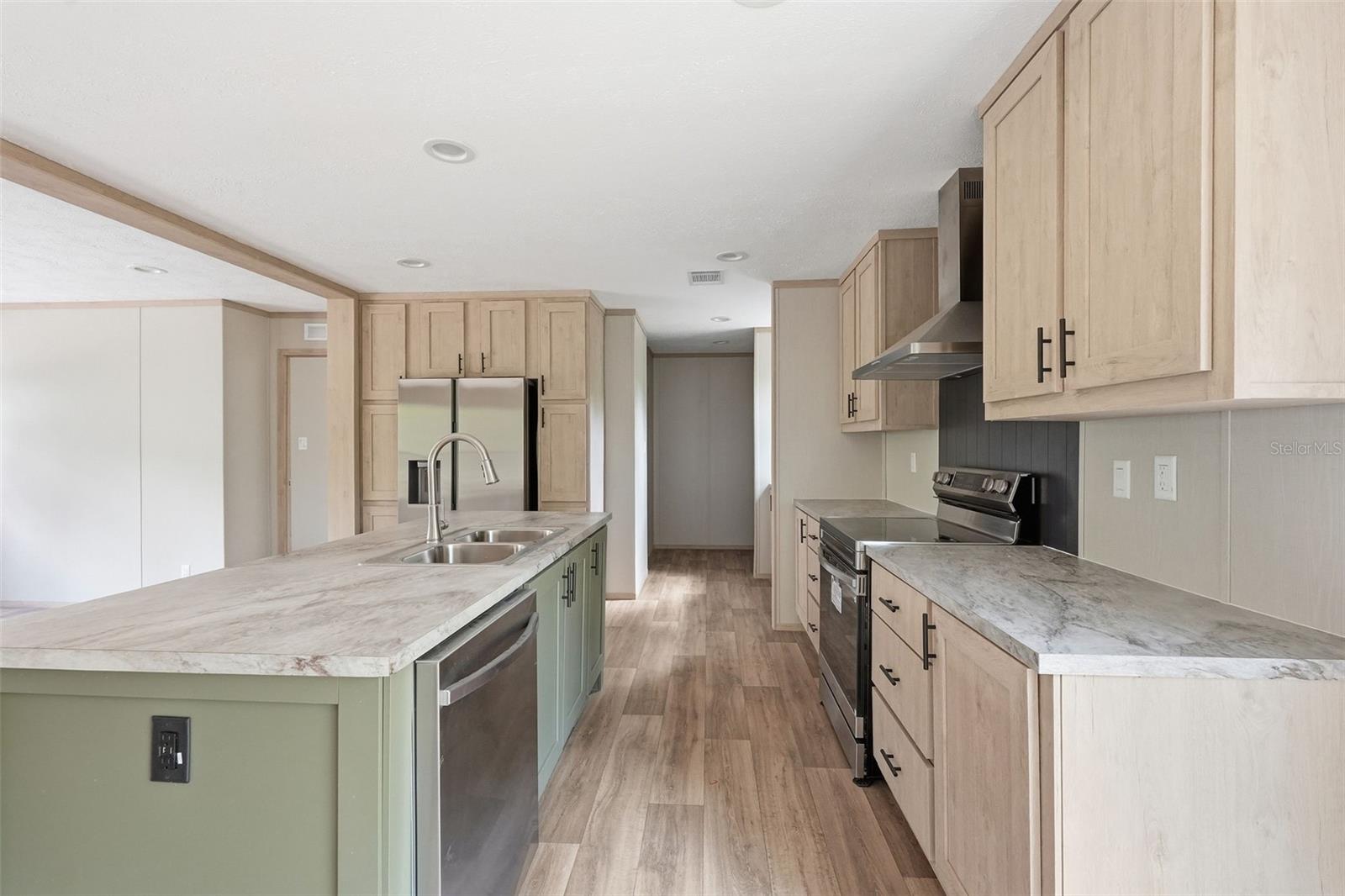 WILLISTON HIGHLANDS - Residential