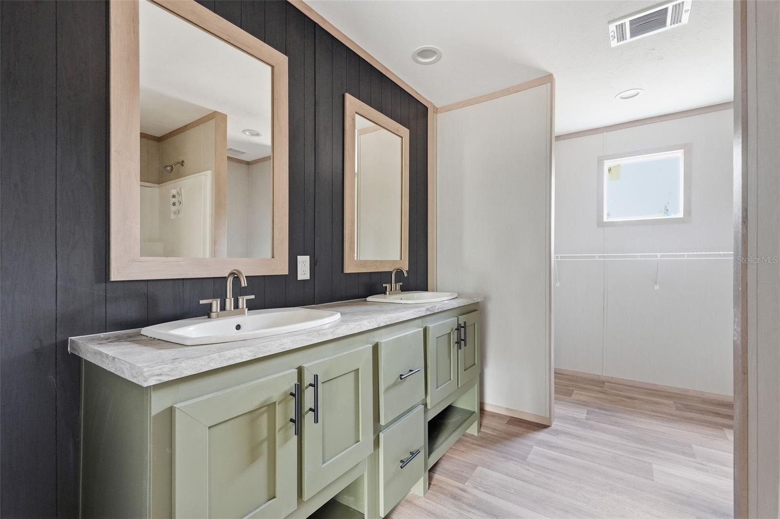 WILLISTON HIGHLANDS - Residential
