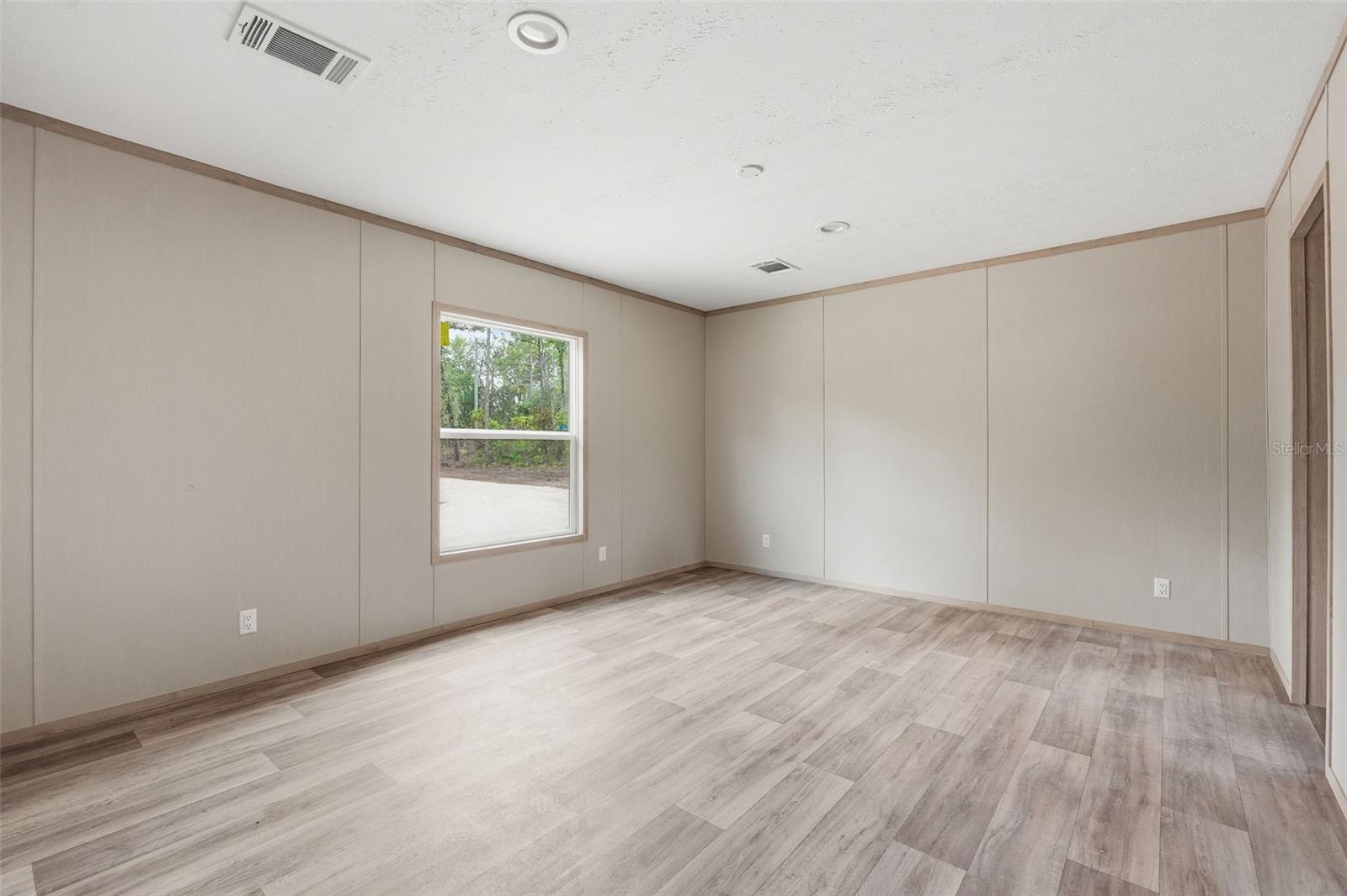 WILLISTON HIGHLANDS - Residential