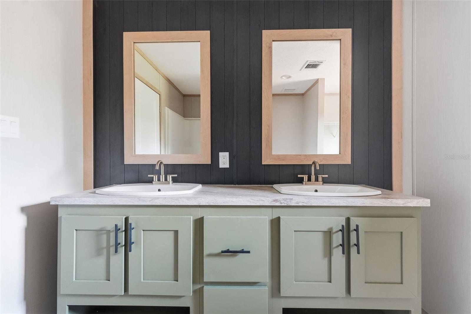 WILLISTON HIGHLANDS - Residential