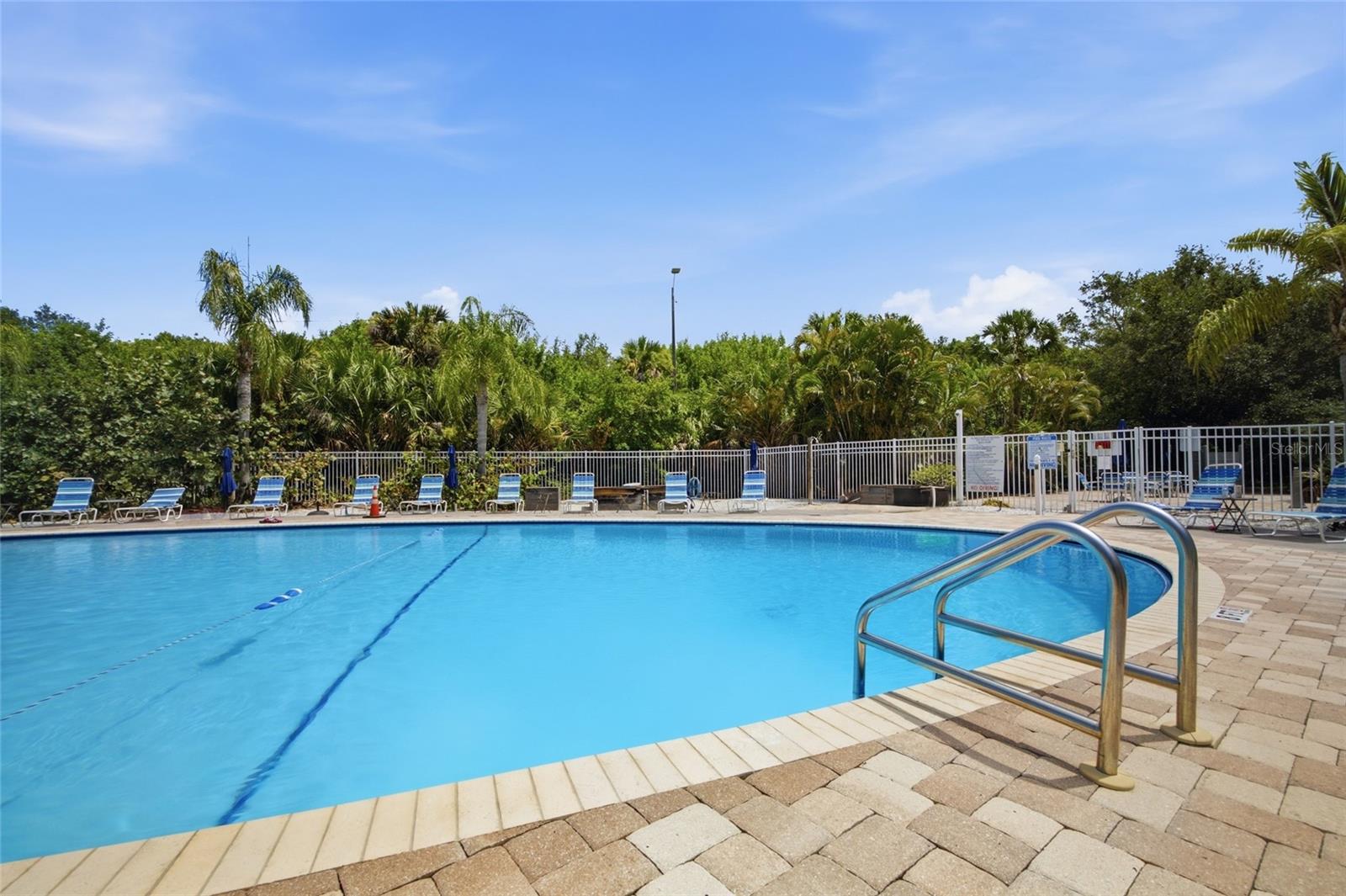 WAVE THE CONDO - Residential