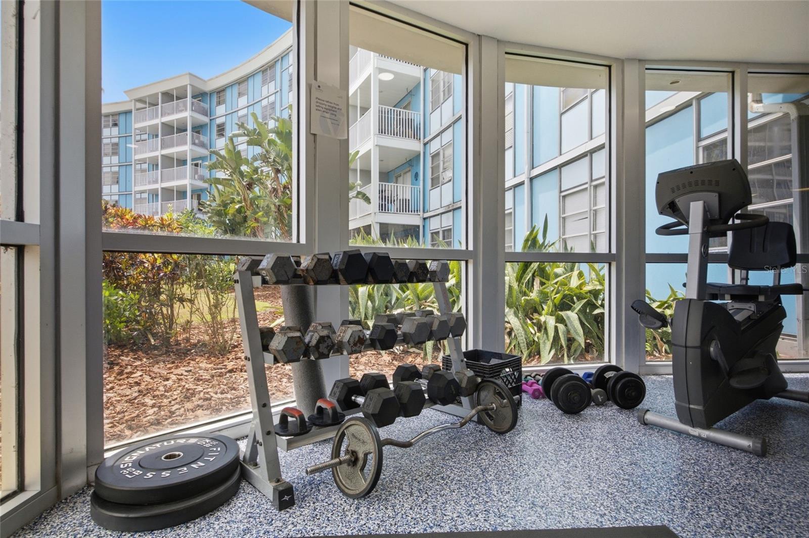 WAVE THE CONDO - Residential