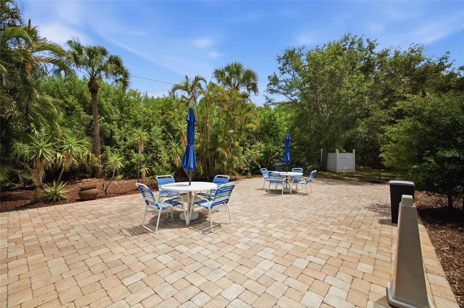 WAVE THE CONDO - Residential