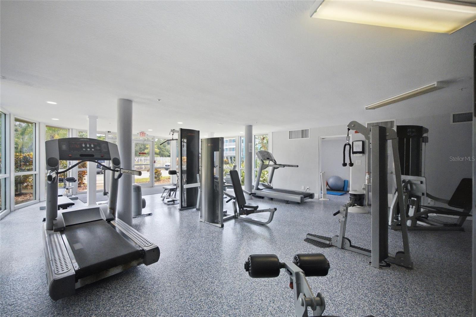 WAVE THE CONDO - Residential