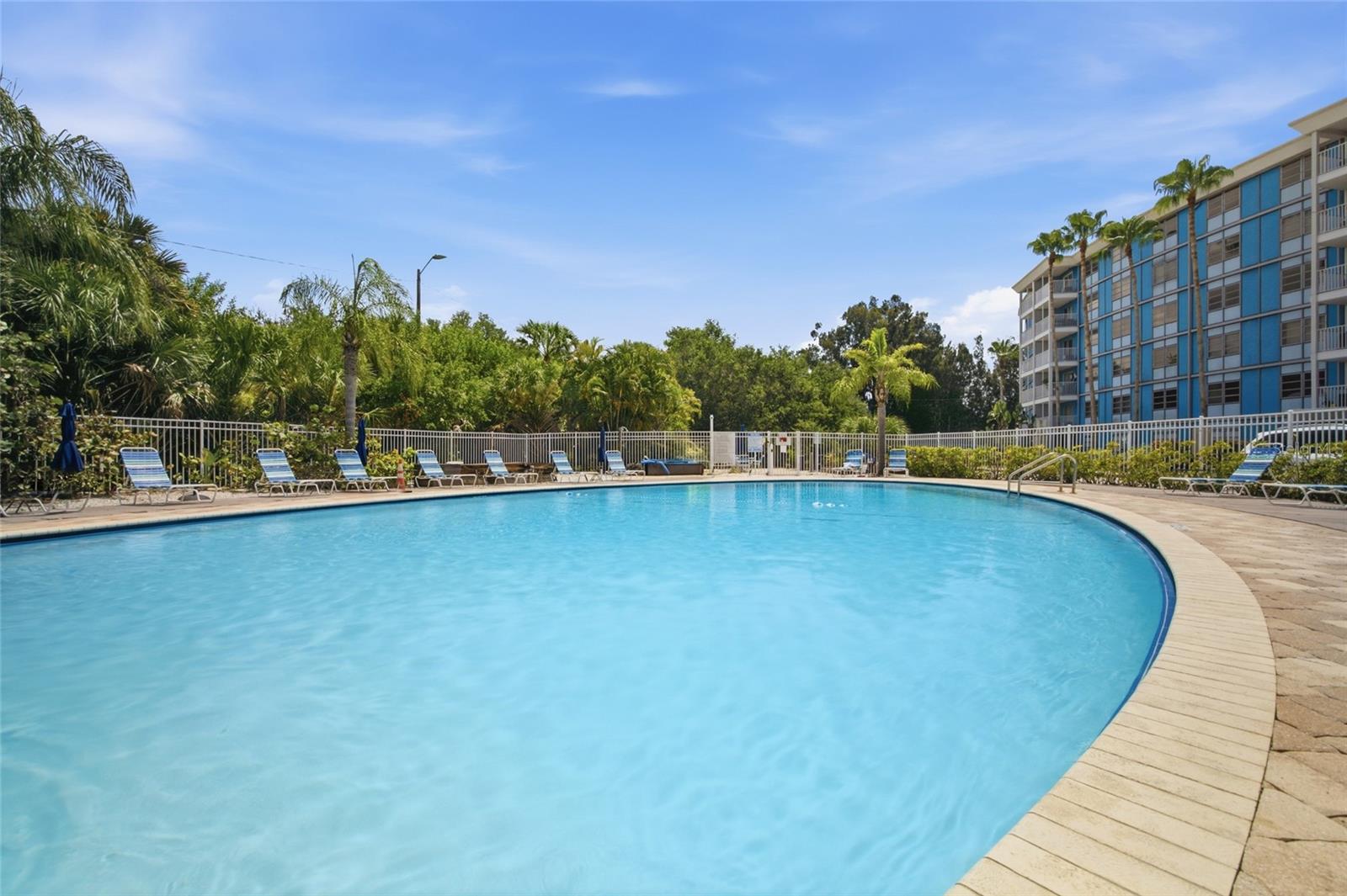 WAVE THE CONDO - Residential