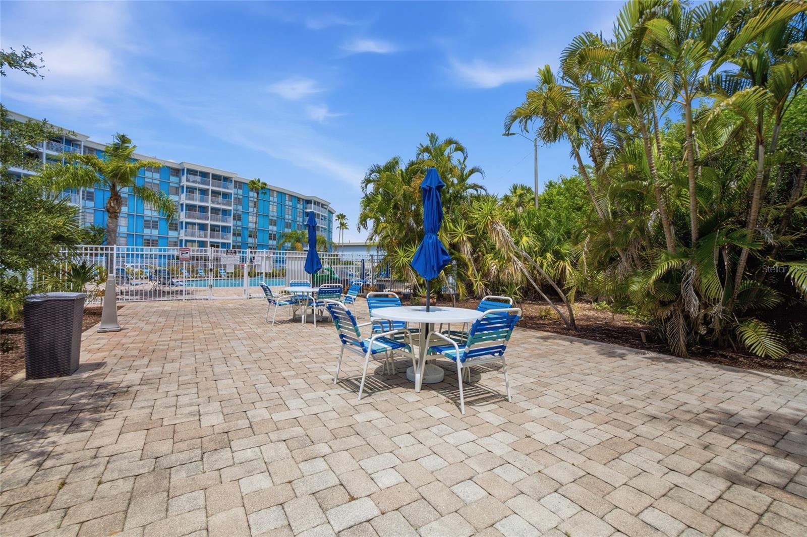 WAVE THE CONDO - Residential