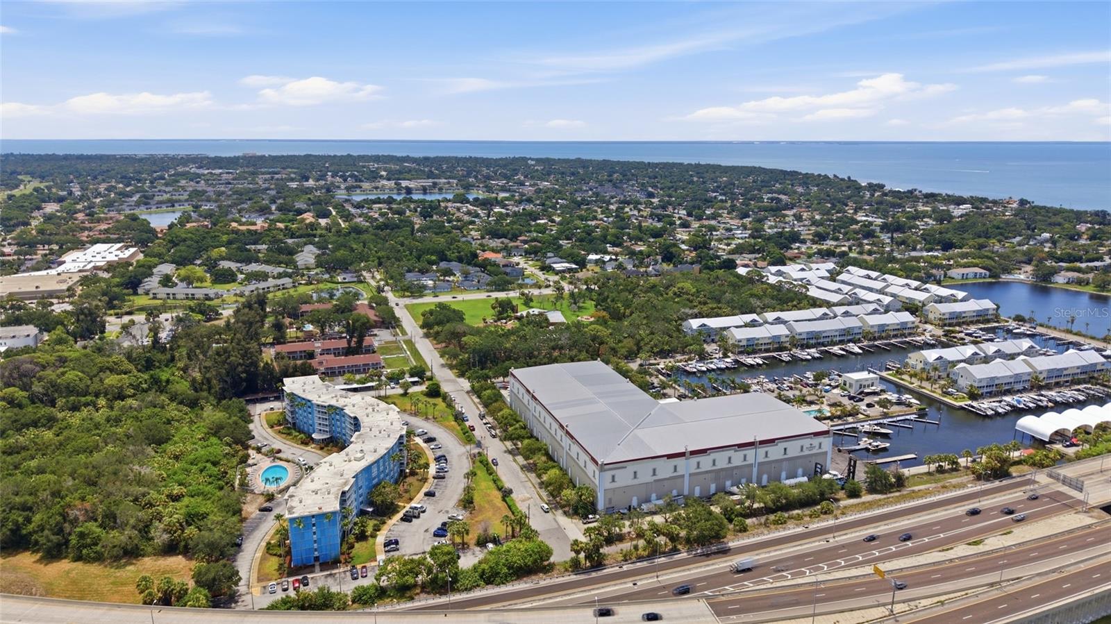 WAVE THE CONDO - Residential