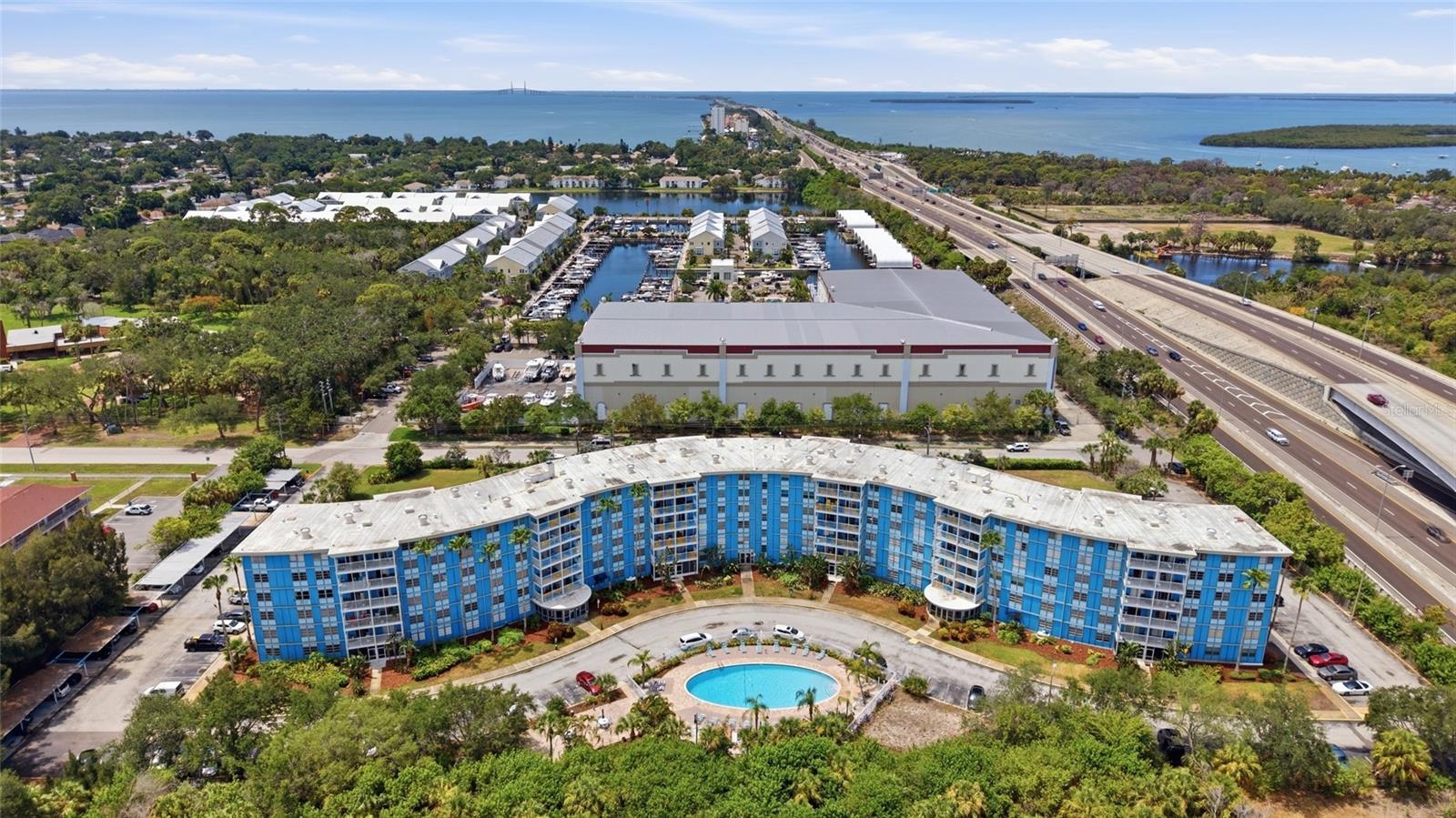 WAVE THE CONDO - Residential