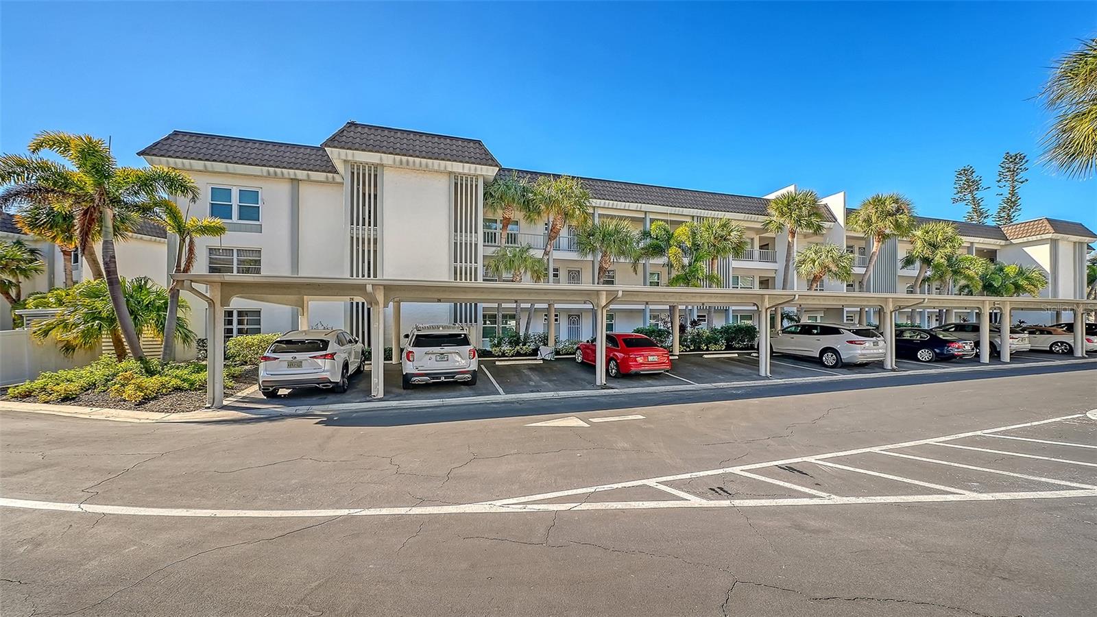 LONGBOAT HARBOUR - Residential