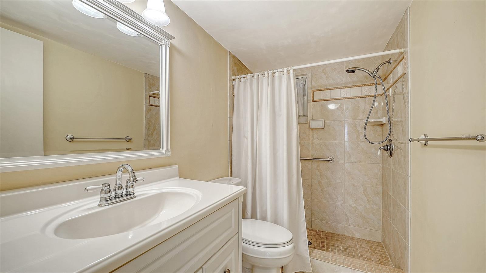 LONGBOAT HARBOUR - Residential