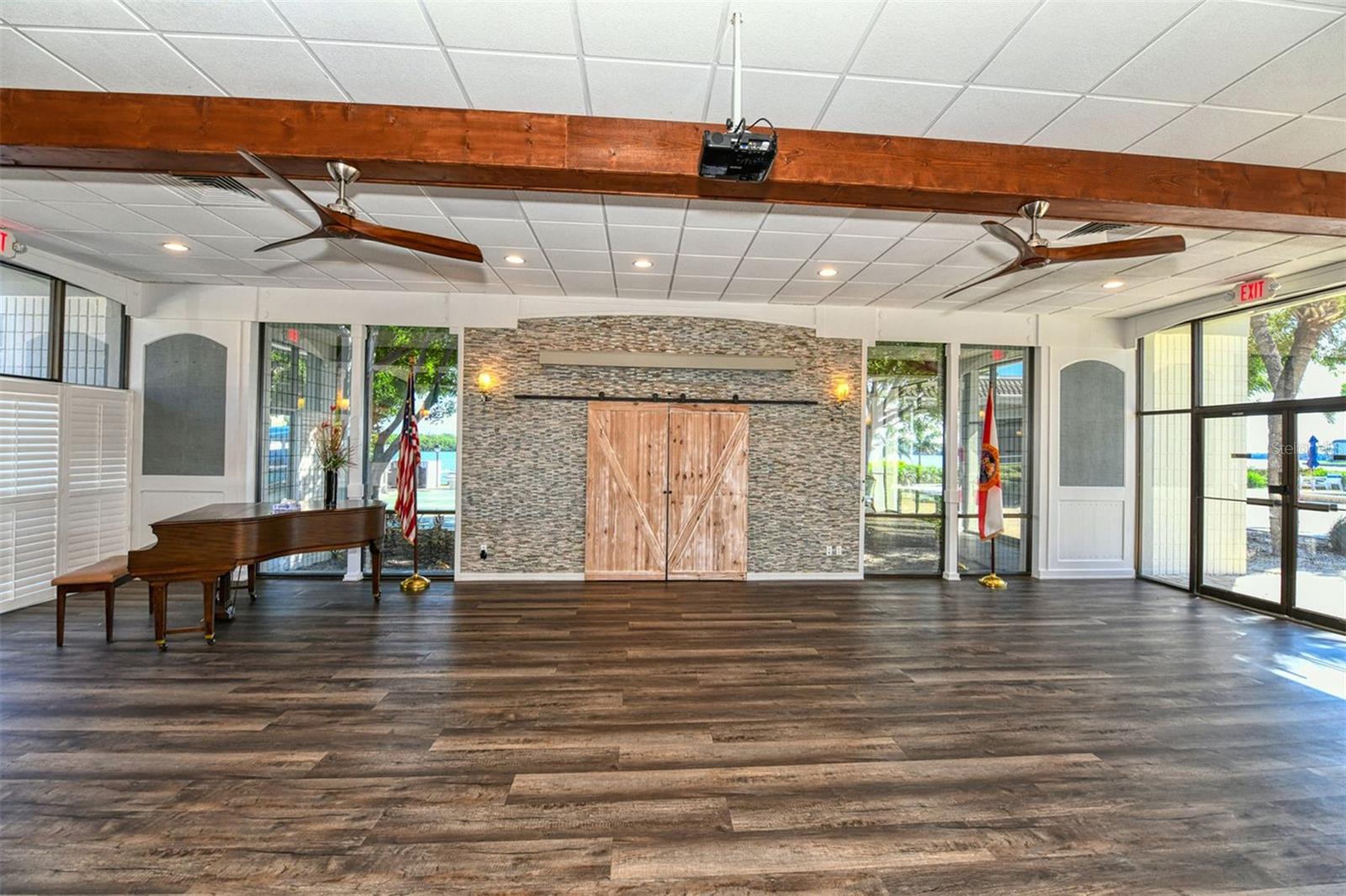 LONGBOAT HARBOUR - Residential