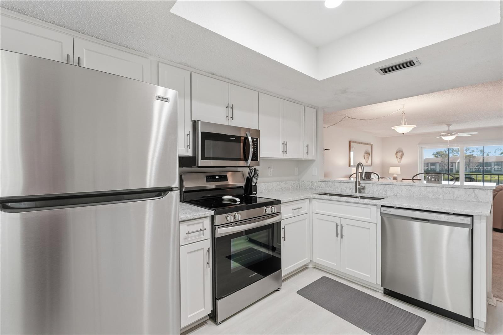EAST LAKE WOODLANDS CYPRESS ESTATES - Residential Lease
