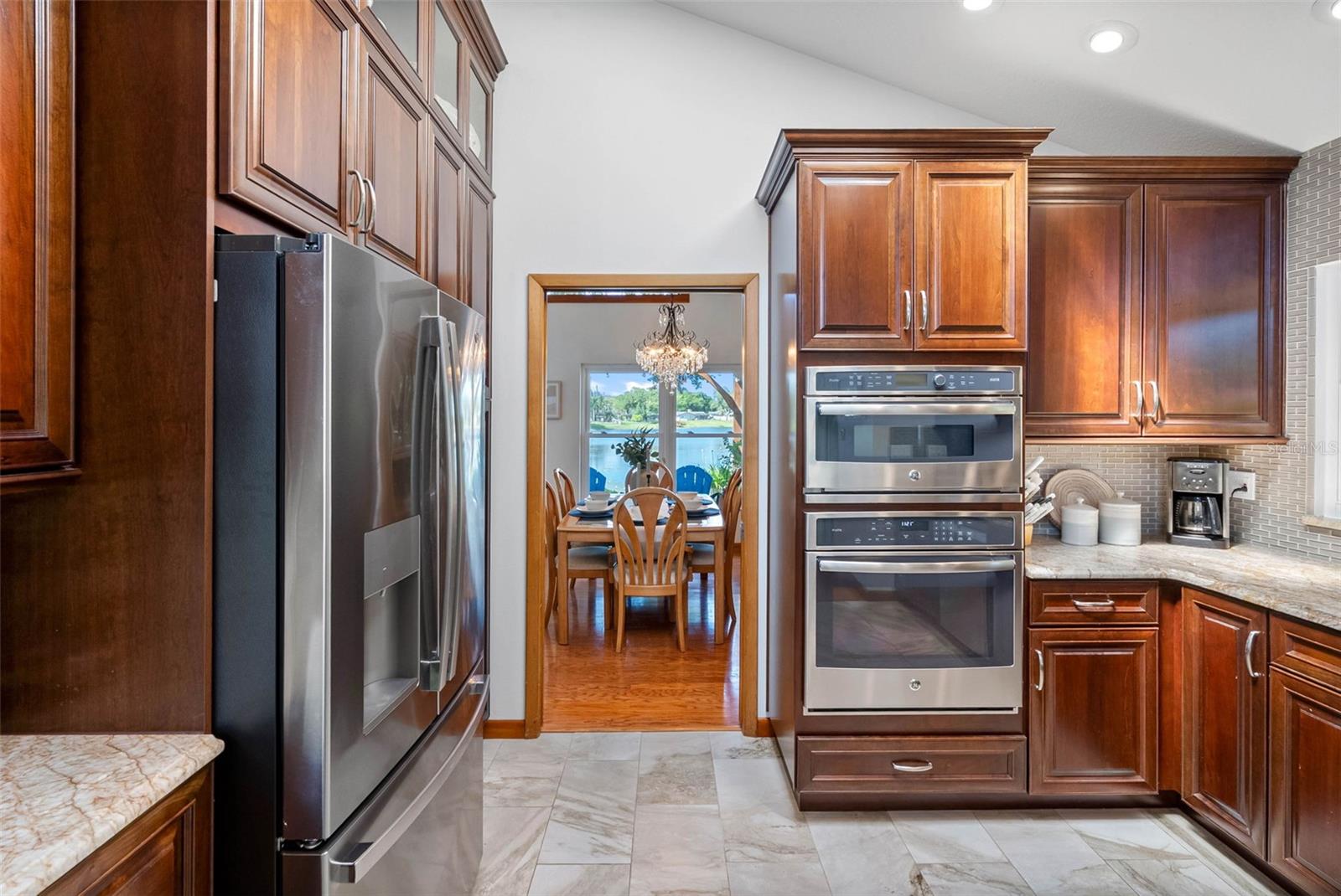 LAKESIDE GROVE ESTATES - Residential