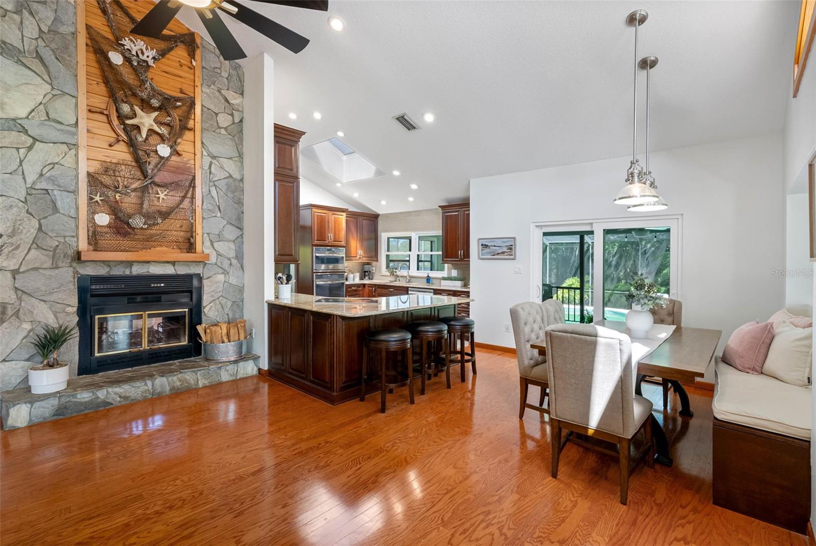 LAKESIDE GROVE ESTATES - Residential