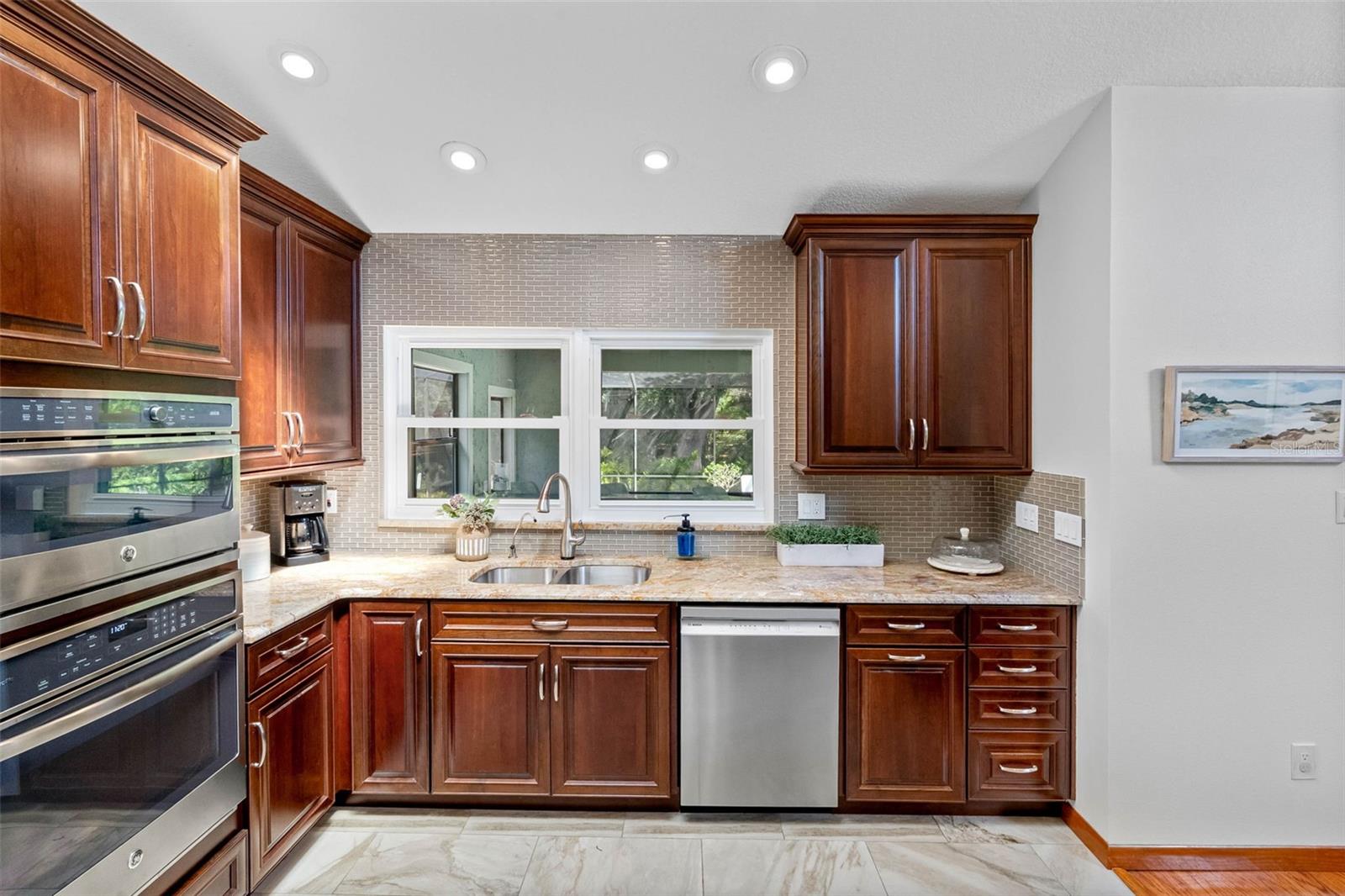 LAKESIDE GROVE ESTATES - Residential
