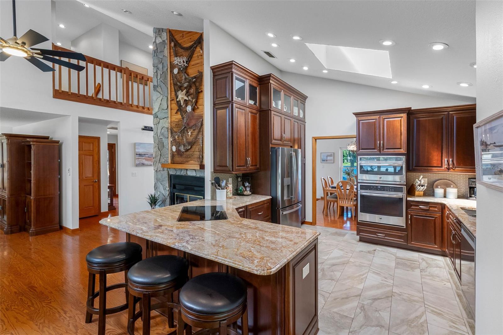 LAKESIDE GROVE ESTATES - Residential