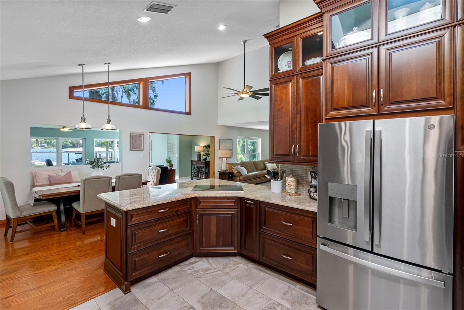 LAKESIDE GROVE ESTATES - Residential