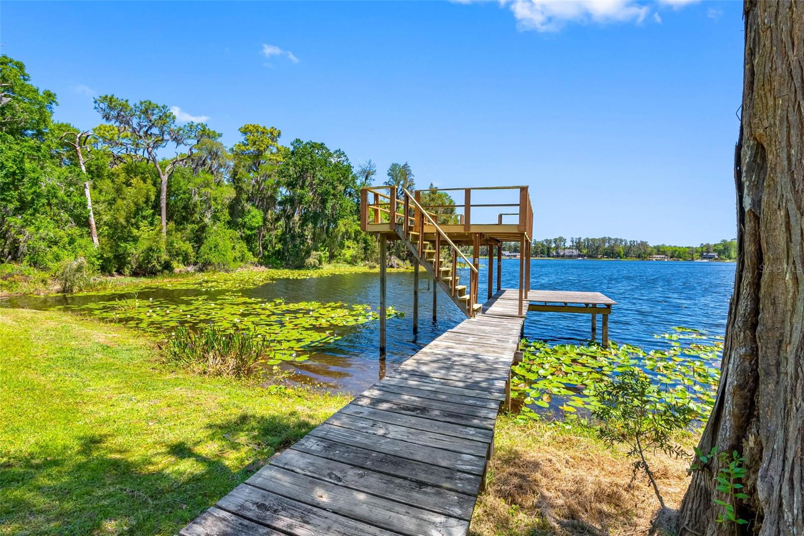 LAKESIDE GROVE ESTATES - Residential