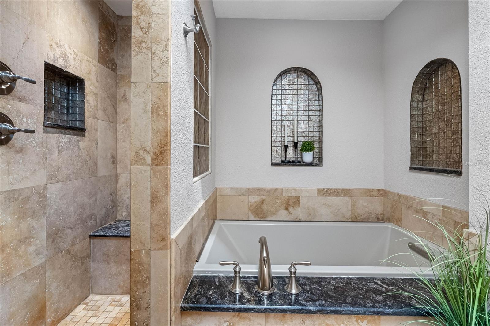 LAKESIDE GROVE ESTATES - Residential