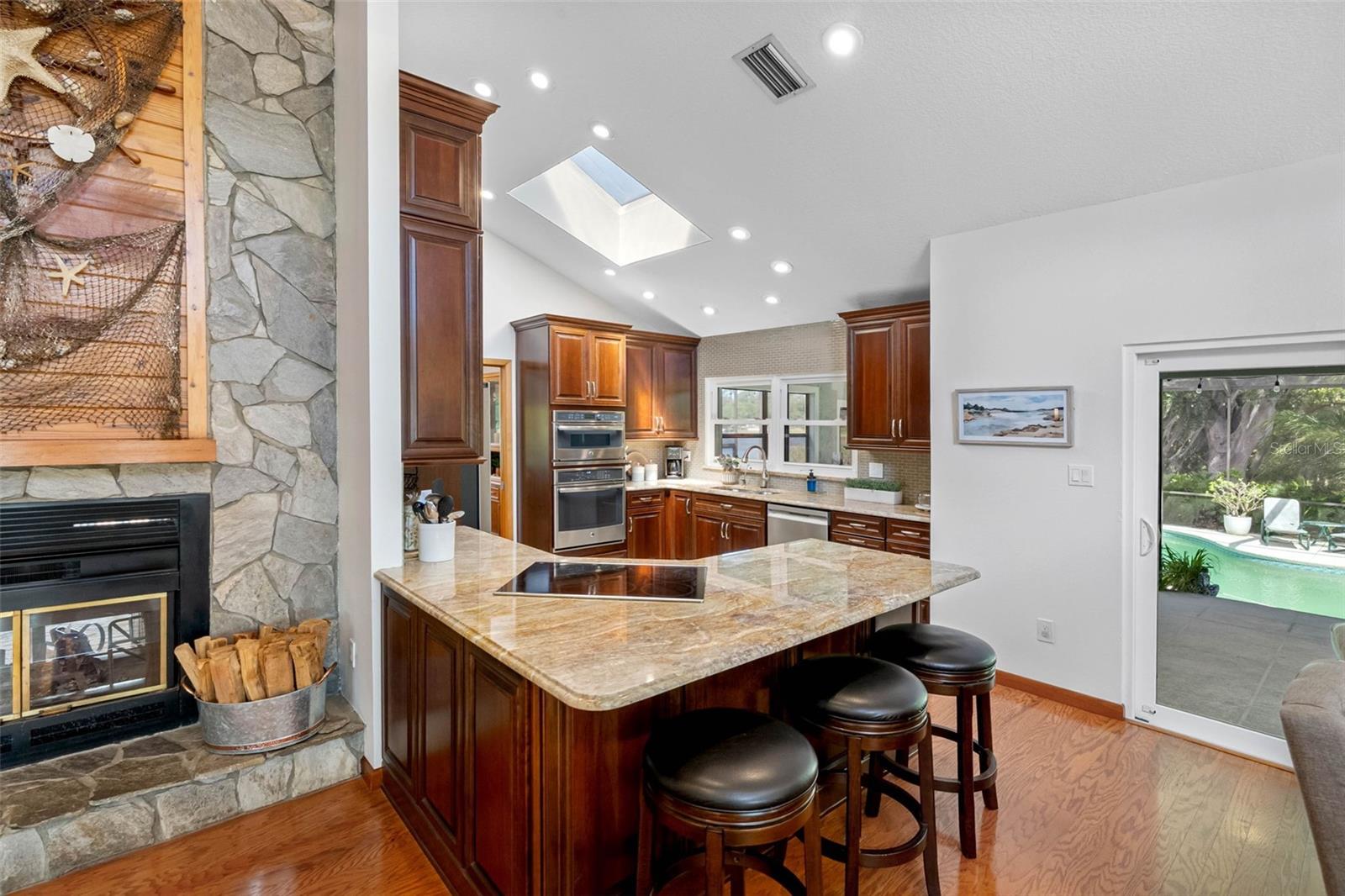 LAKESIDE GROVE ESTATES - Residential