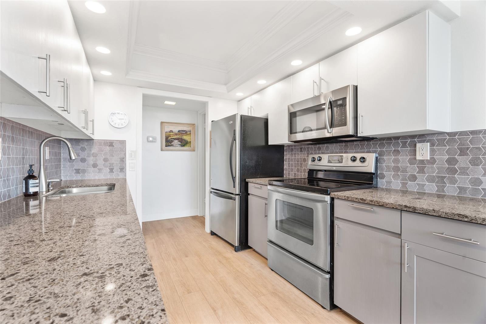 PRIVATEER SOUTH - Residential Lease