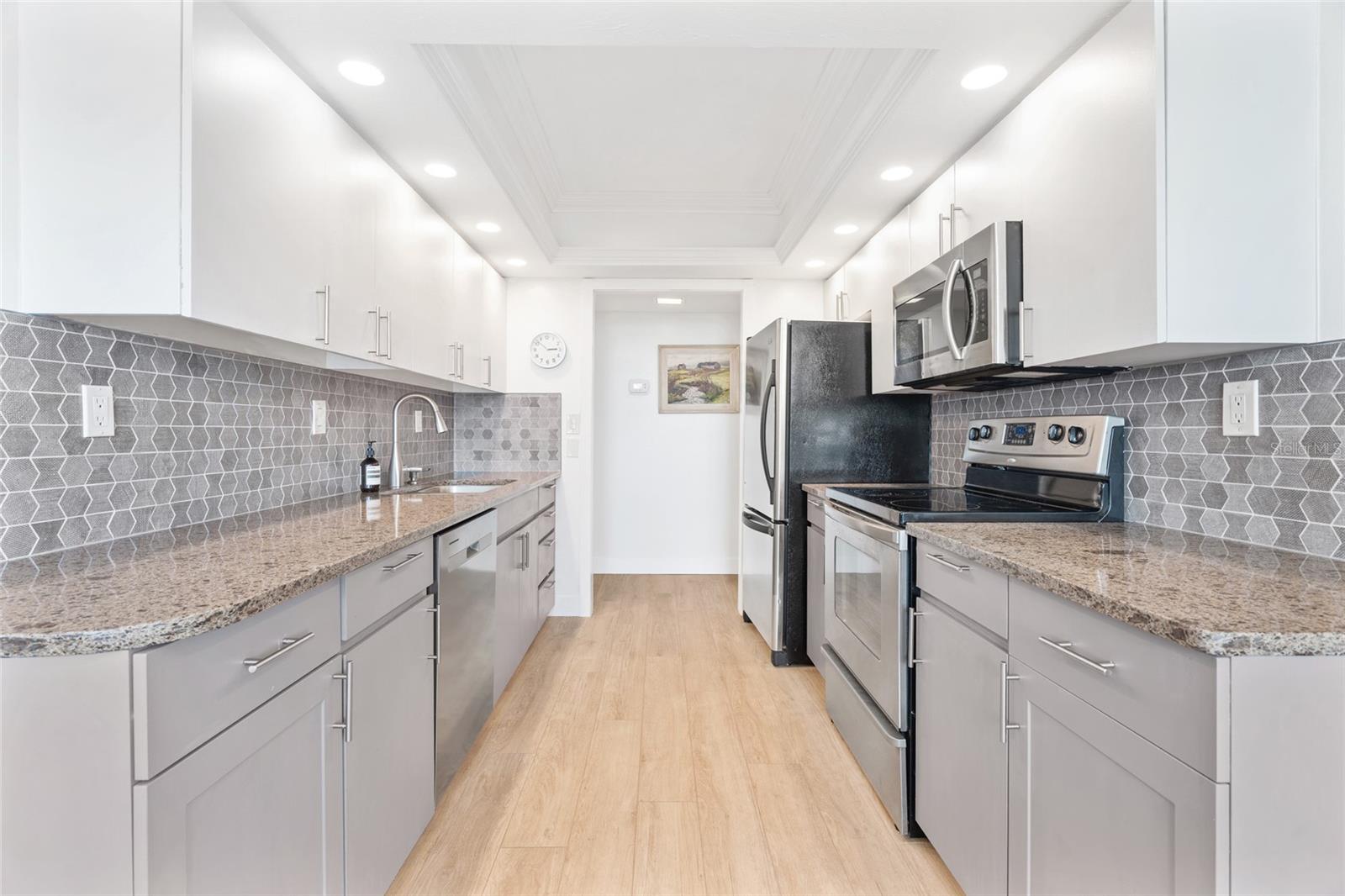 PRIVATEER SOUTH - Residential Lease