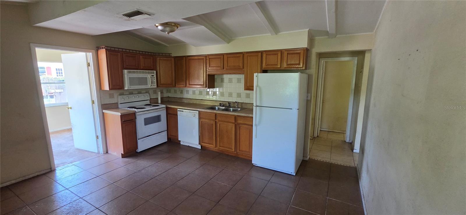 MOON LAKE ESTATES - Residential