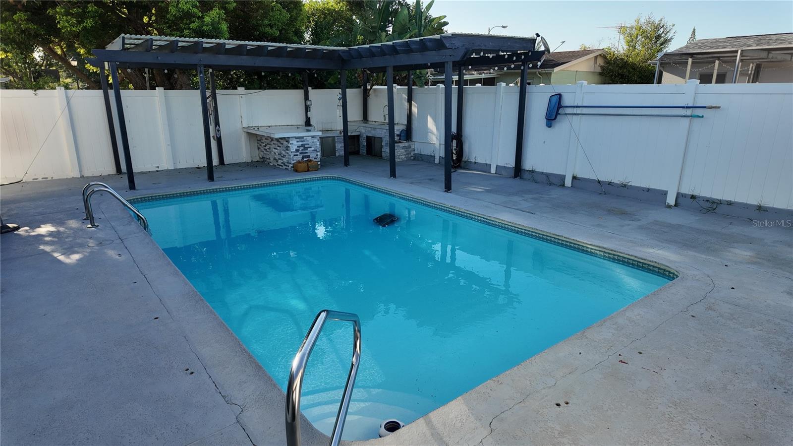 THE LAKES - Residential