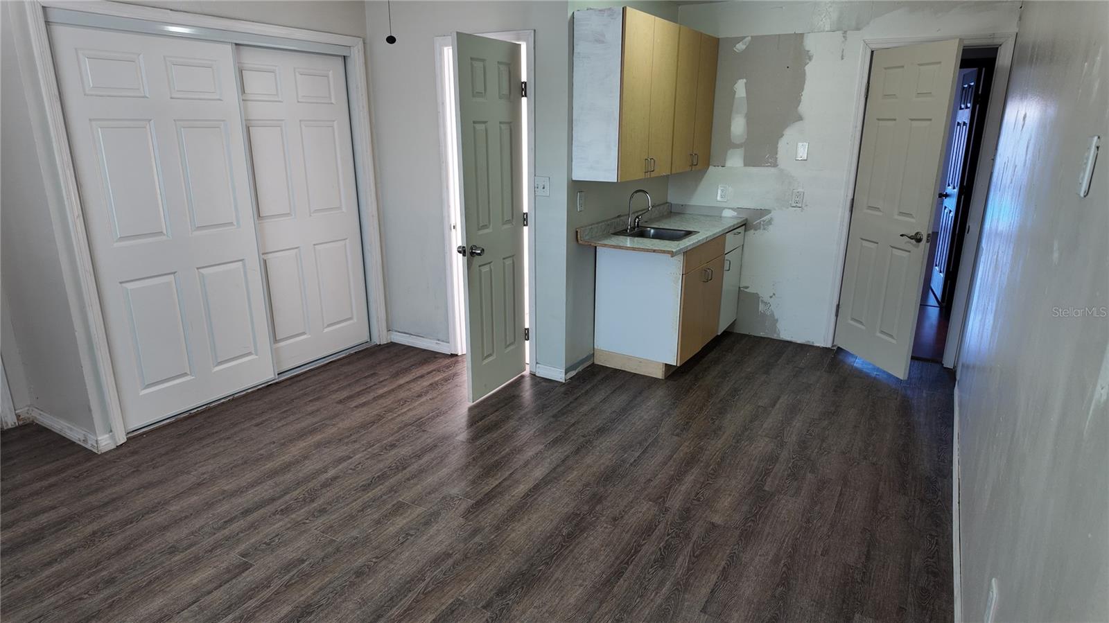 THE LAKES - Residential